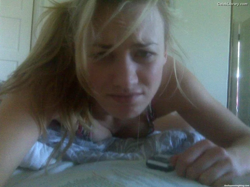 Yvonne Strahovski photo 13 of 408