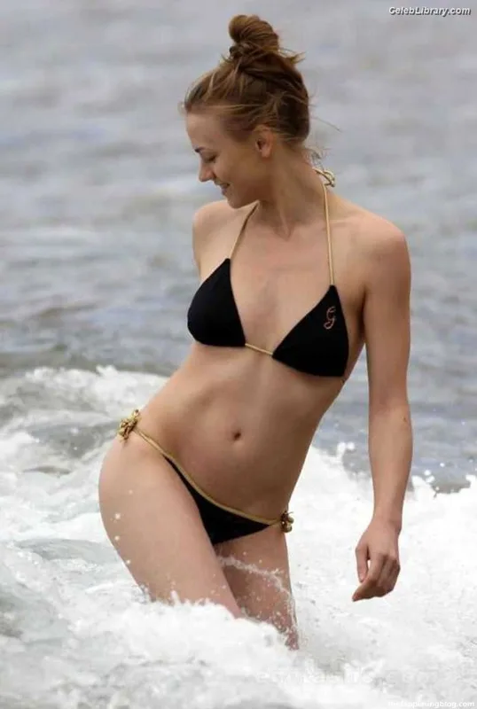 Yvonne Strahovski photo 4 of 408