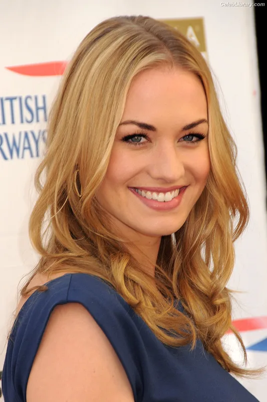 Yvonne Strahovski photo 10 of 408