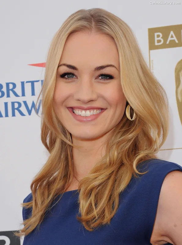 Yvonne Strahovski photo 12 of 408