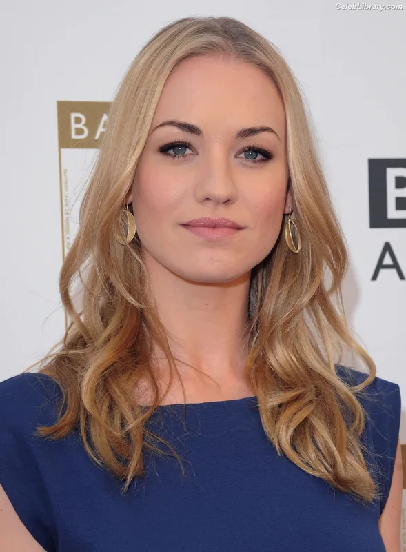 Yvonne Strahovski photo 13 of 408