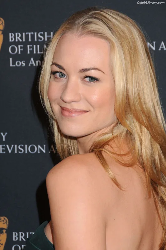 Yvonne Strahovski photo 15 of 408