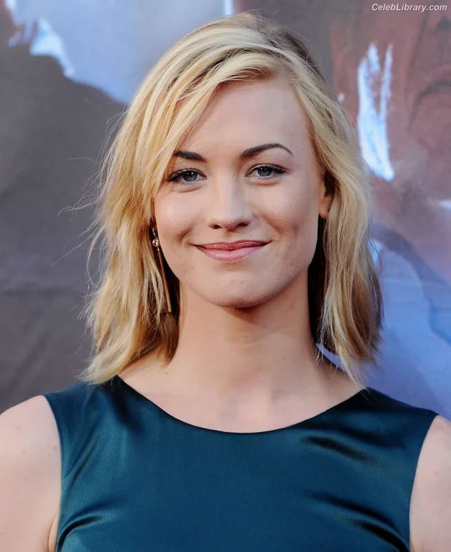 Yvonne Strahovski photo 5 of 408