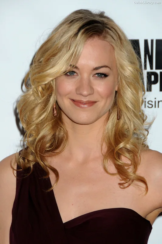 Yvonne Strahovski photo 1 of 408