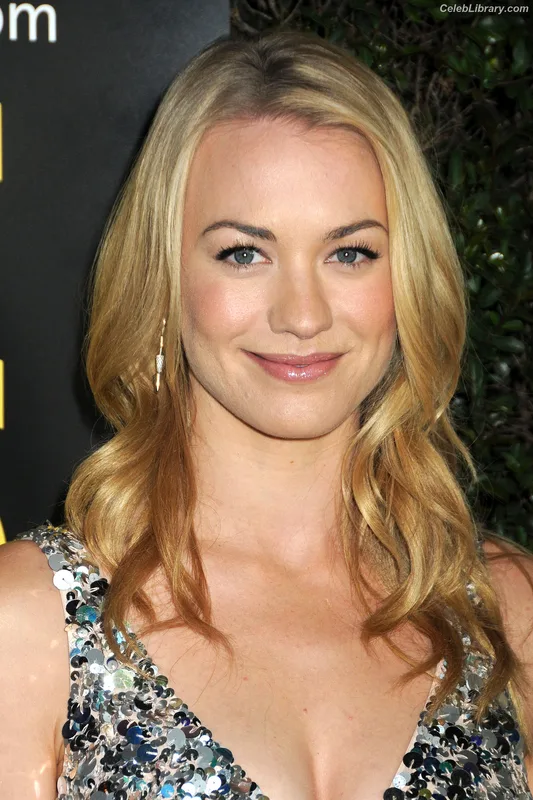 Yvonne Strahovski photo 6 of 408