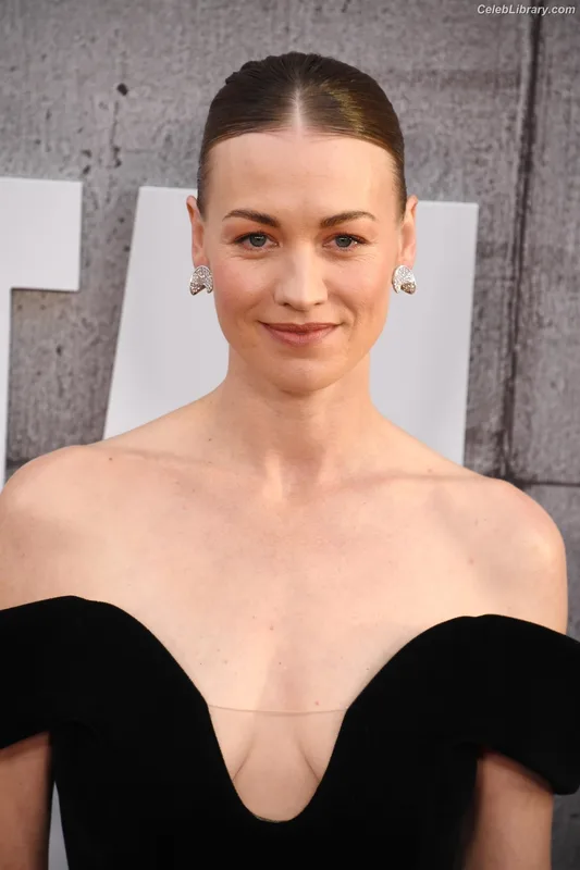 Yvonne Strahovski photo 12 of 408
