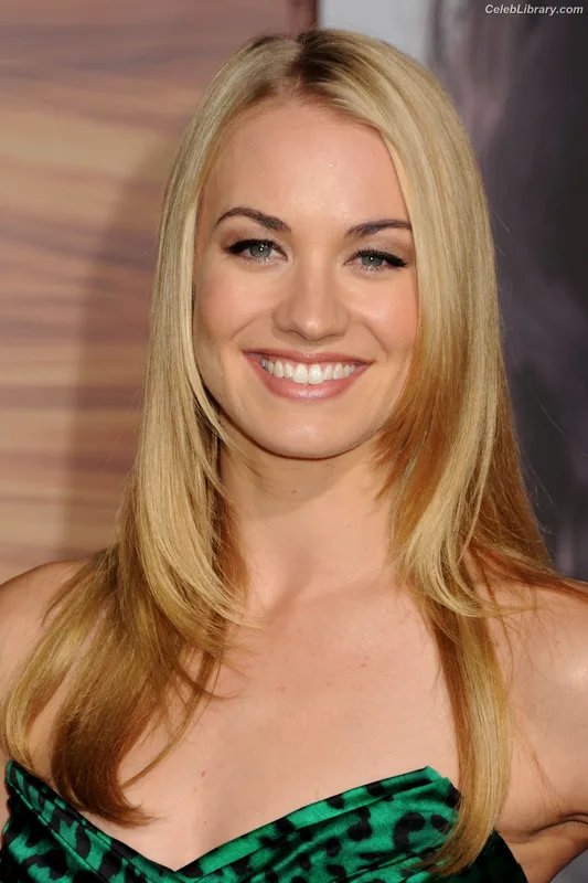 Yvonne Strahovski photo 1 of 408