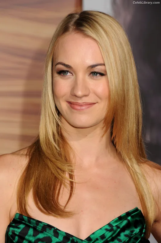 Yvonne Strahovski photo 2 of 408