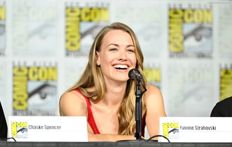 Yvonne Strahovski photo 4 of 408