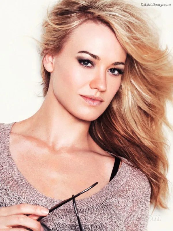 Yvonne Strahovski photo 1 of 408