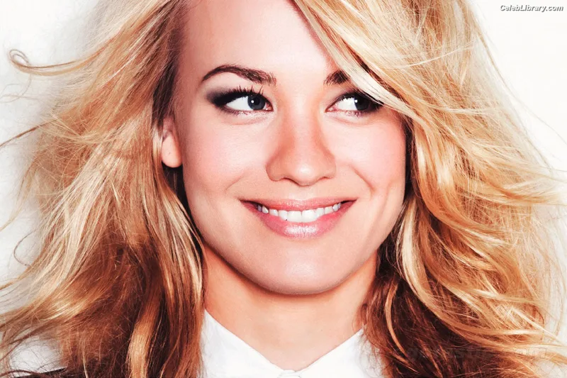 Yvonne Strahovski photo 4 of 408