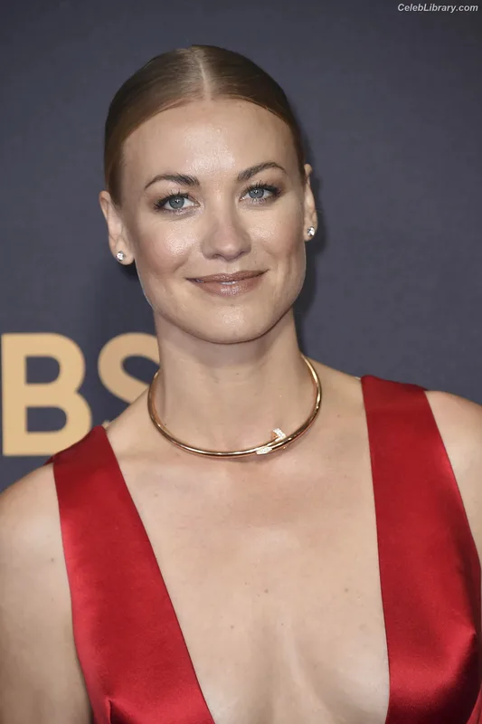 Yvonne Strahovski photo 14 of 408