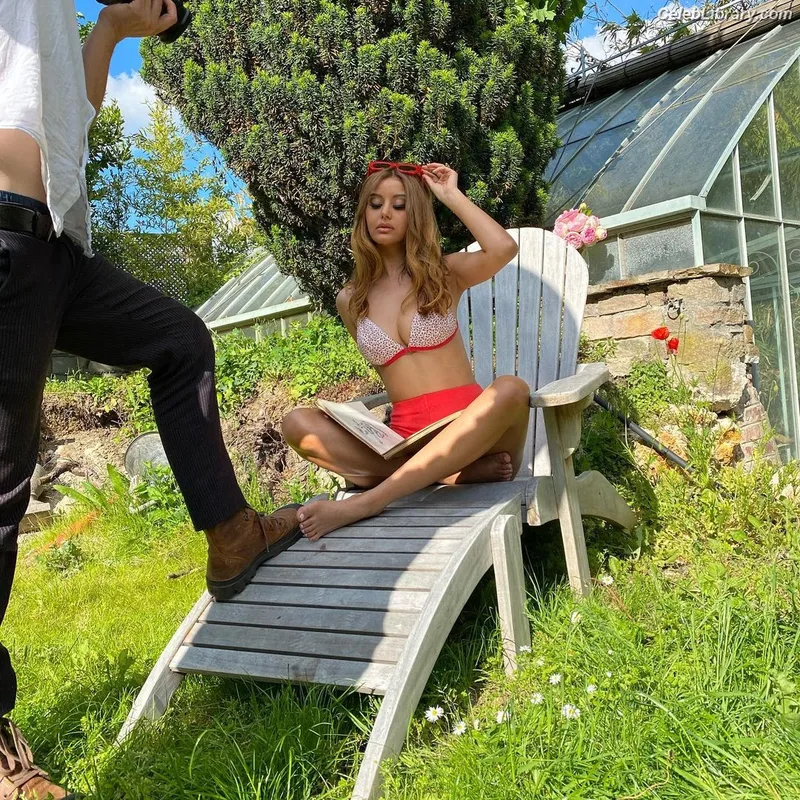 Zahia Dehar photo 4 of 303