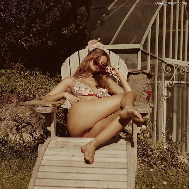 Zahia Dehar photo 6 of 303