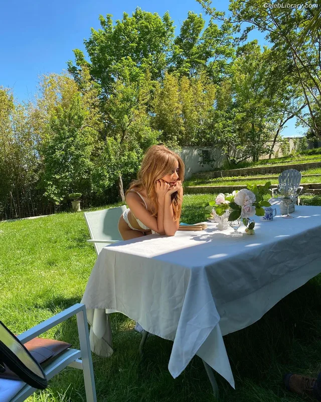 Zahia Dehar photo 23 of 303
