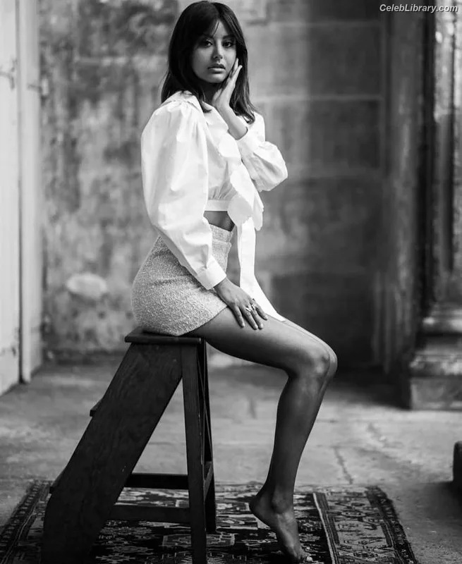 Zahia Dehar photo 24 of 303
