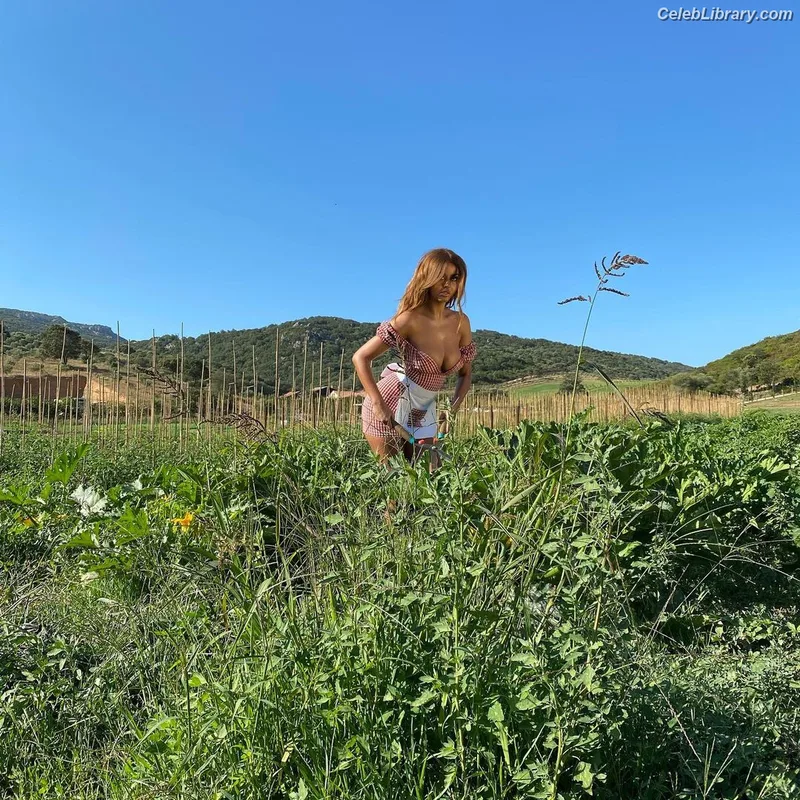 Zahia Dehar photo 11 of 303