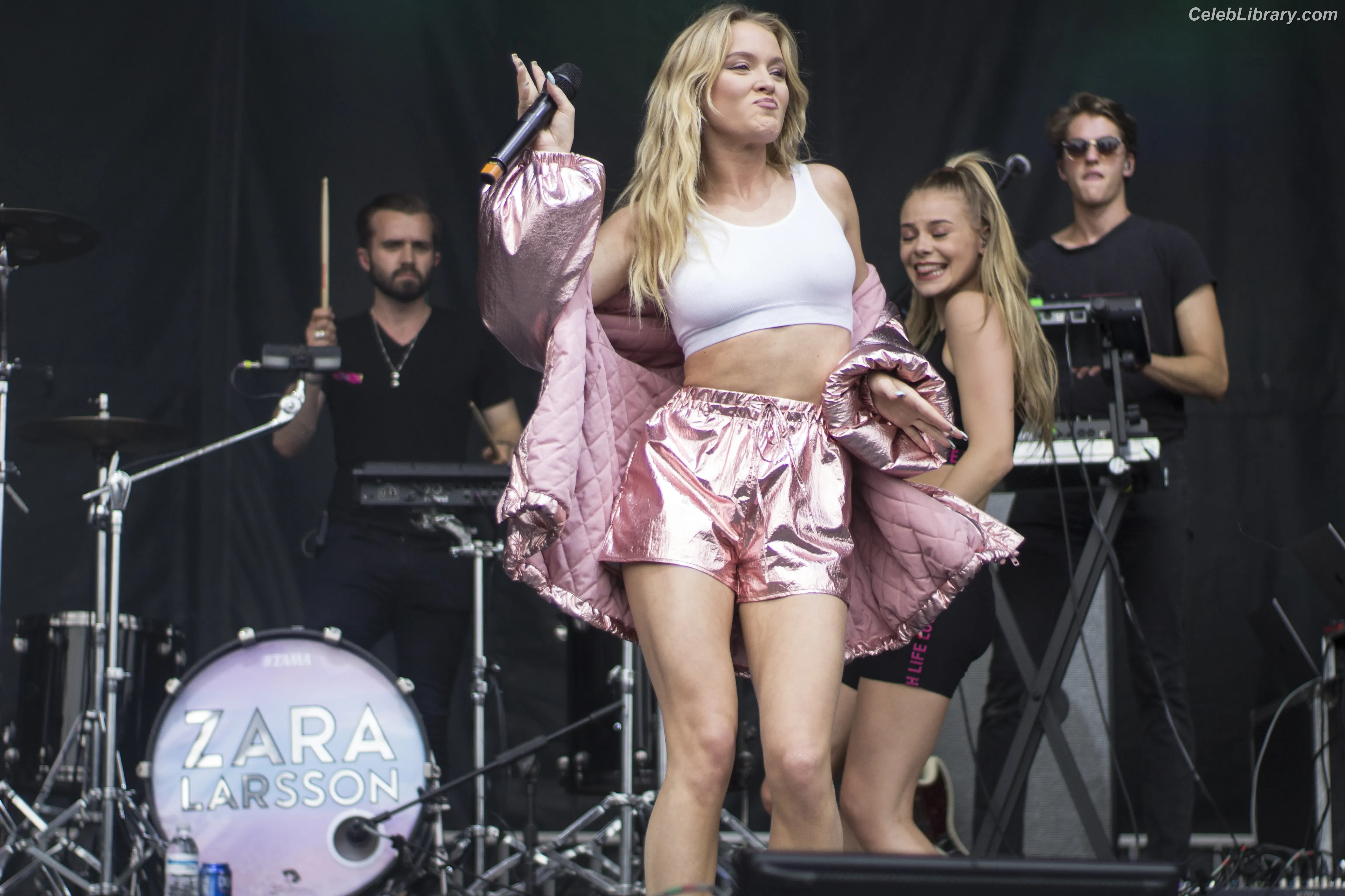 Zara Larsson photo 8 of 1005