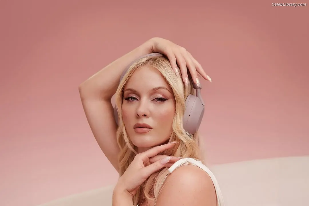 Zara Larsson photo 1 of 1005