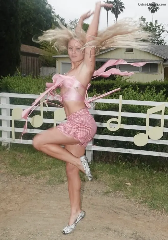 Zara Larsson photo 17 of 1005