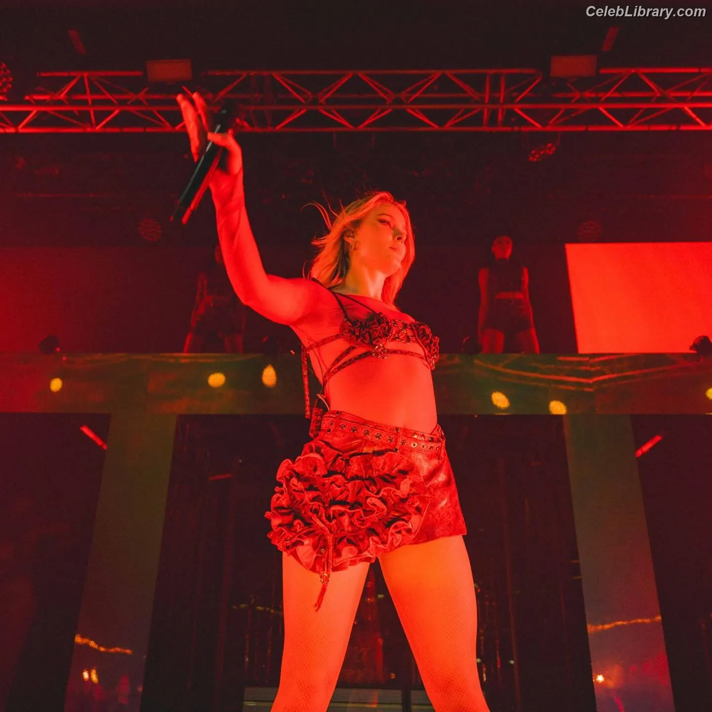 Zara Larsson photo 5 of 1005