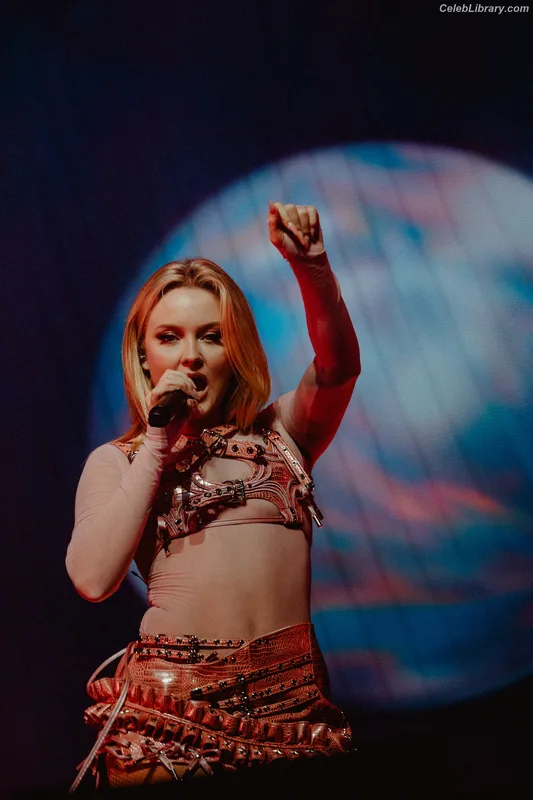 Zara Larsson photo 1 of 1006