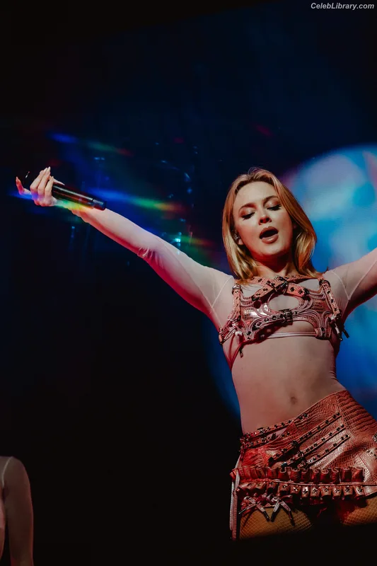 Zara Larsson photo 12 of 1006