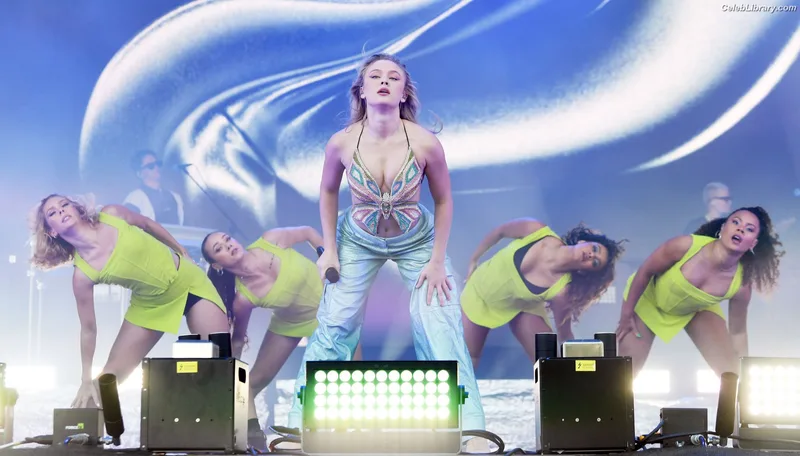 Zara Larsson photo 14 of 1006