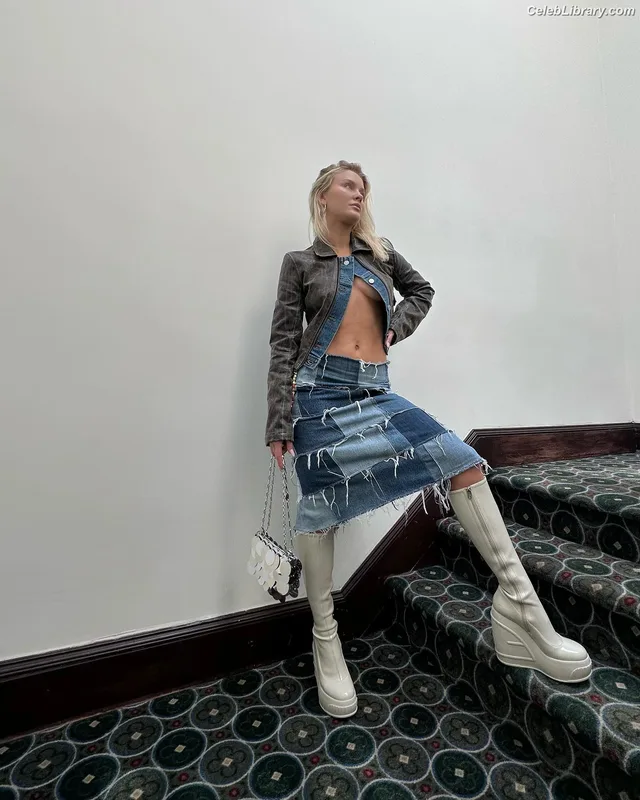 Zara Larsson photo 2 of 1006