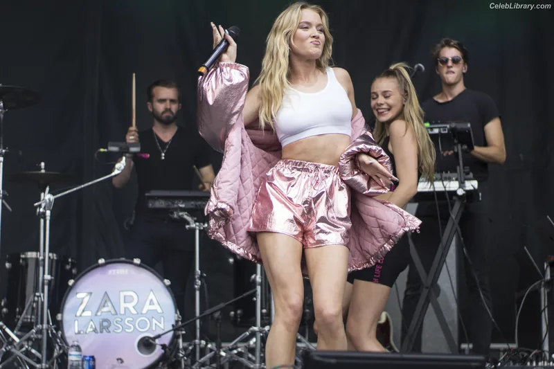 Zara Larsson photo 8 of 1006