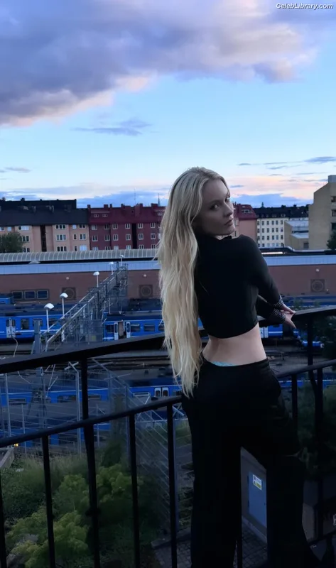Zara Larsson photo 15 of 1006