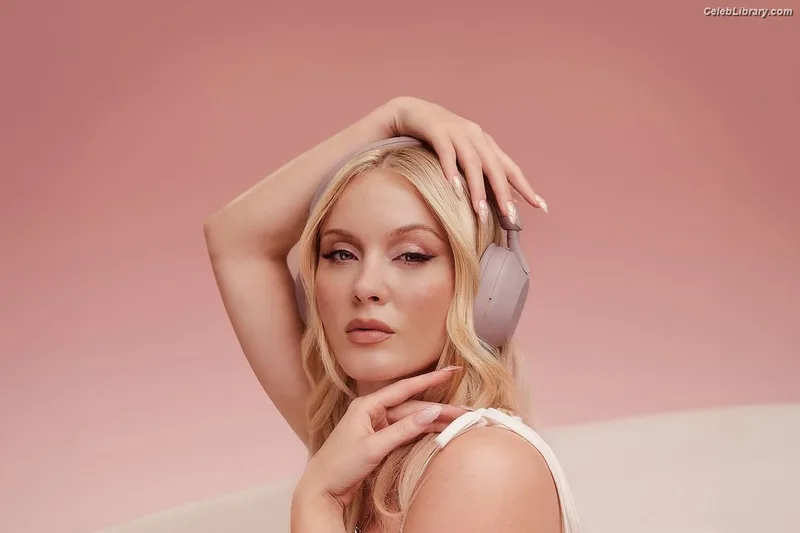 Zara Larsson photo 1 of 1006