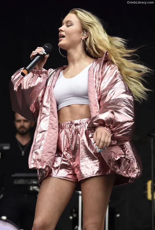 Zara Larsson photo 7 of 1006