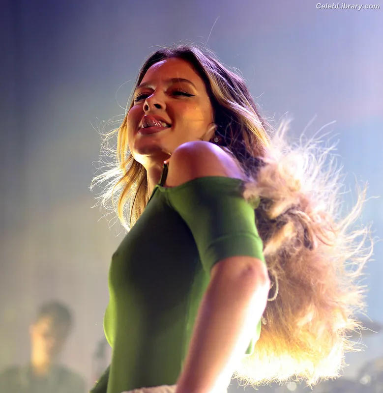 Zara Larsson photo 15 of 1006