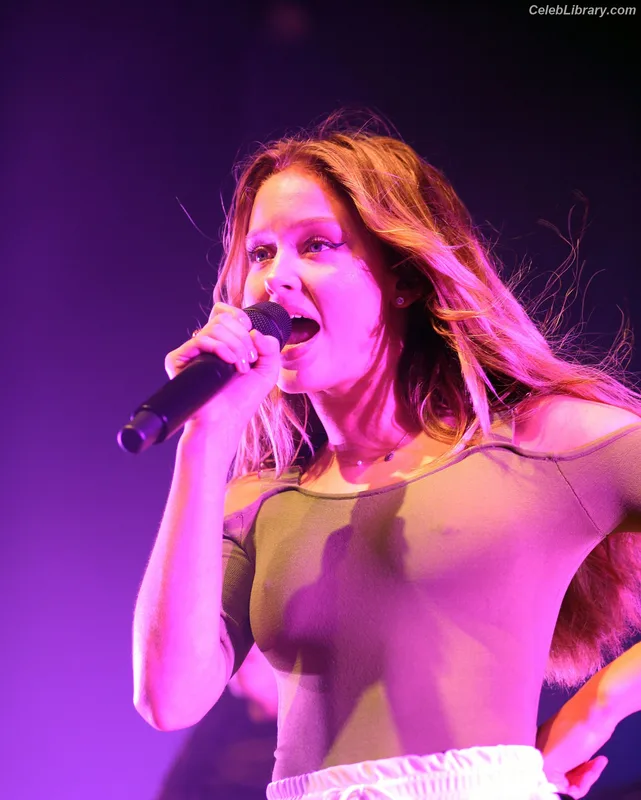 Zara Larsson photo 17 of 1006