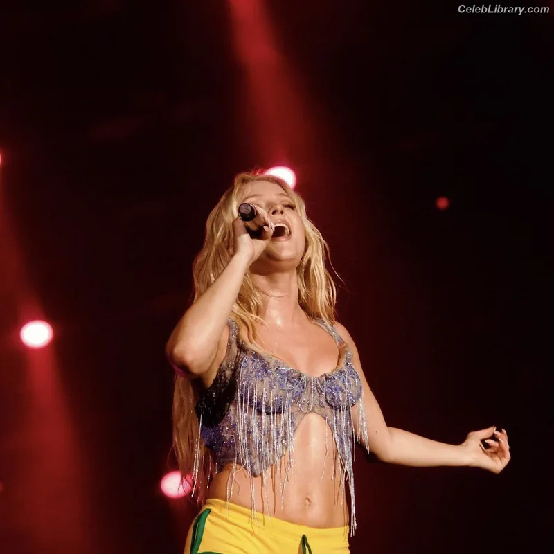 Zara Larsson photo 2 of 1006