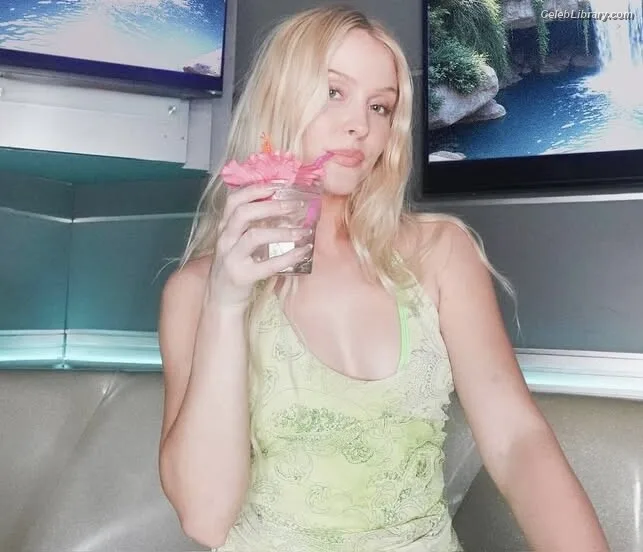 Zara Larsson photo 15 of 1006