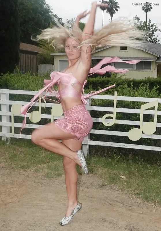 Zara Larsson photo 17 of 1006