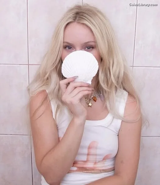 Zara Larsson photo 20 of 1006