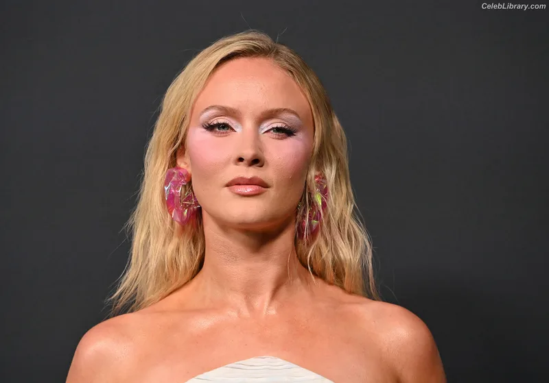 Zara Larsson photo 7 of 1006
