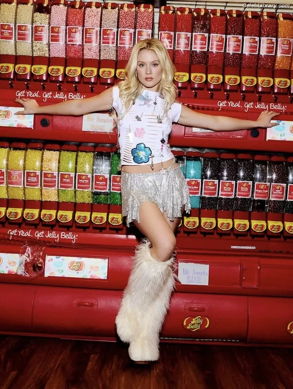 Zara Larsson photo 15 of 1006