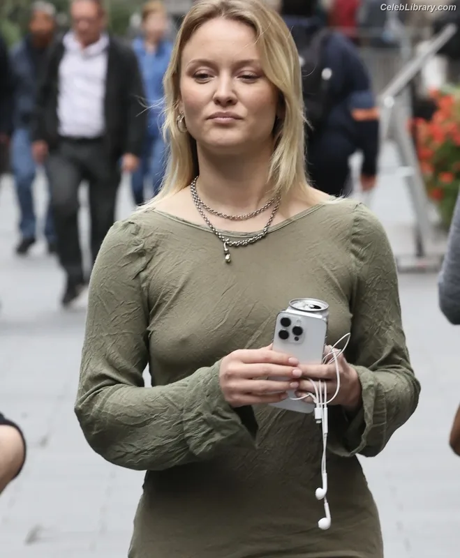 Zara Larsson photo 4 of 1006
