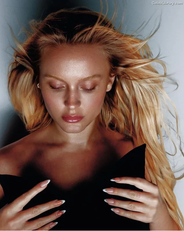 Zara Larsson photo 3 of 1006