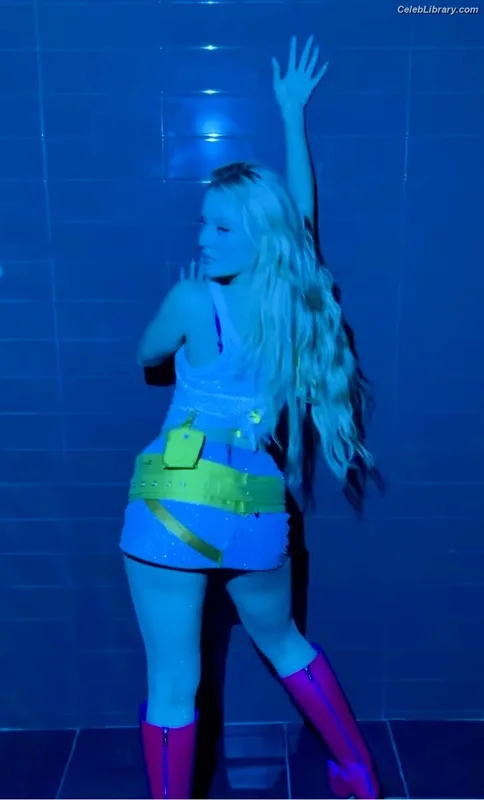 Zara Larsson photo 18 of 1006