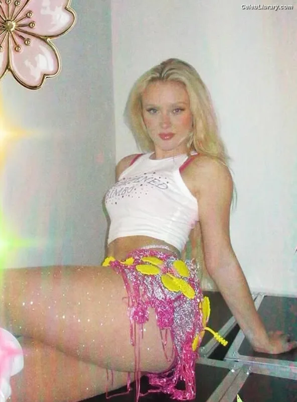 Zara Larsson photo 2 of 1006
