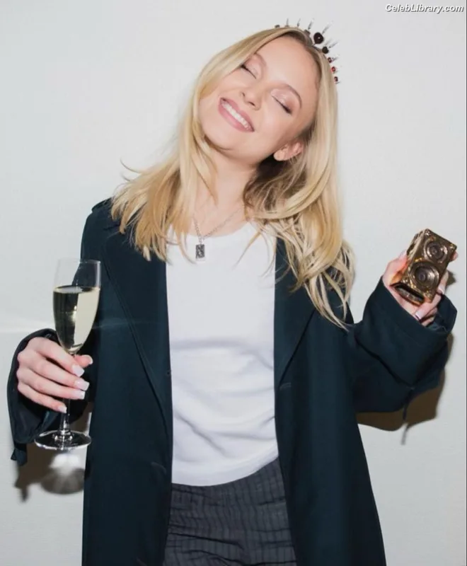 Zara Larsson photo 6 of 1006
