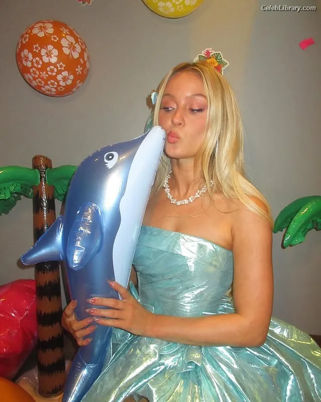 Zara Larsson photo 19 of 1006