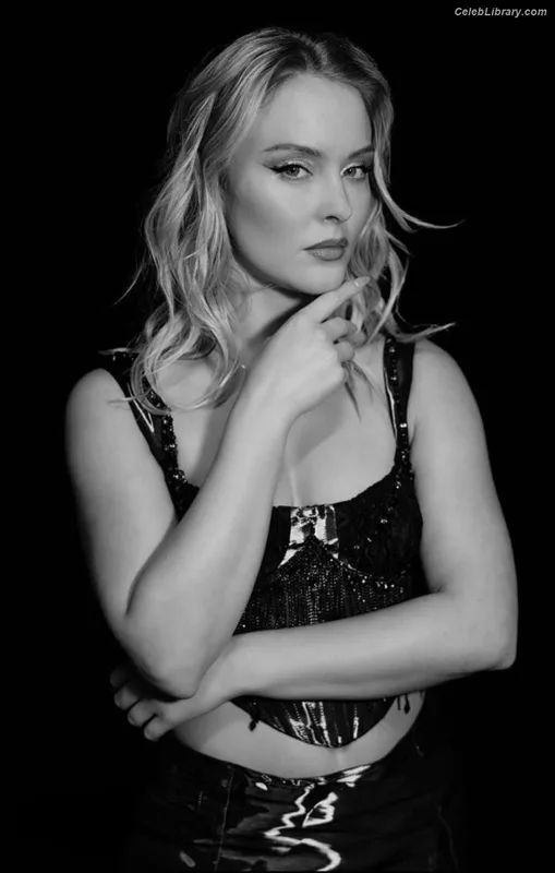 Zara Larsson photo 15 of 1006