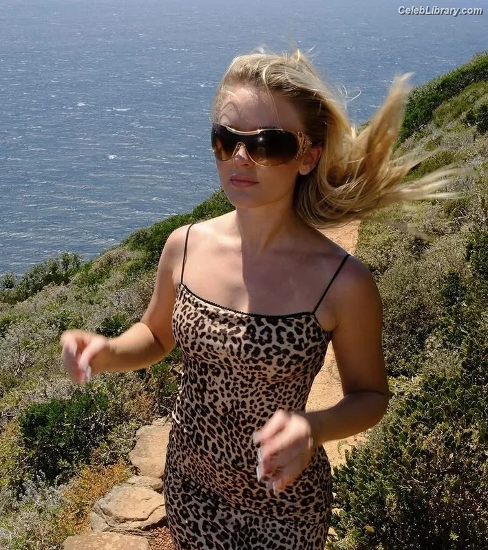 Zara Larsson photo 17 of 1006