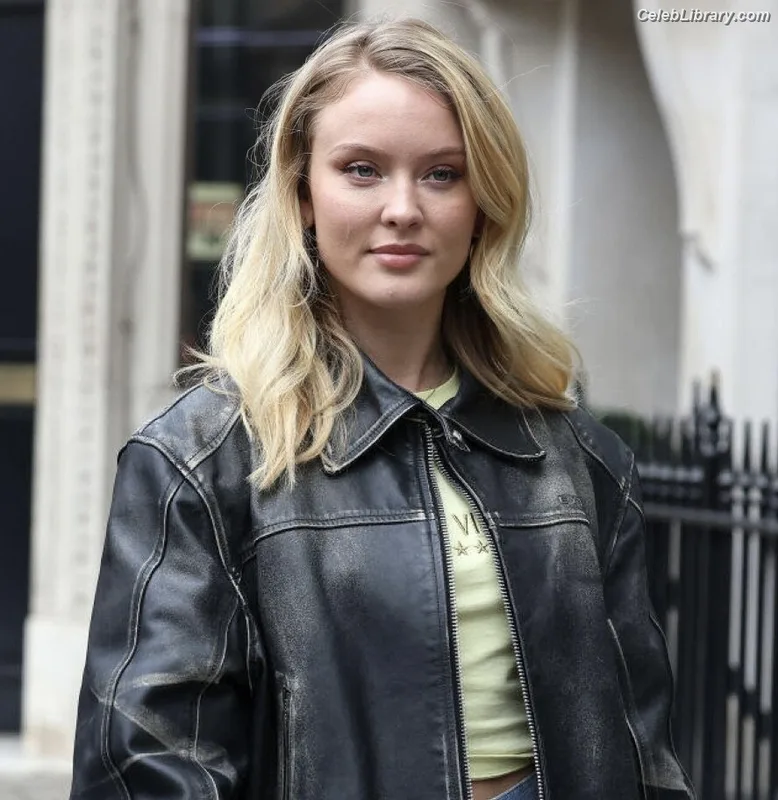 Zara Larsson photo 19 of 1006